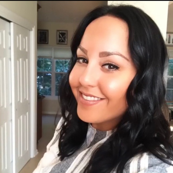 Meet your Posher, Stacie - Picture 2 of 4